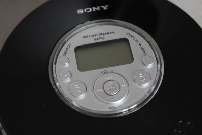 Лот: 7829051. Фото: 1. MP3 плеер Sony Walkman D-NE320... CD-проигрыватели и чейнджеры