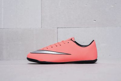 Лот: 11617667. Фото: 1. Футбольная обувь Nike Mercurial... Кеды, кроссовки, слипоны
