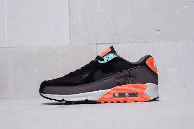 Лот: 11618176. Фото: 1. Кроссовки Nike Air Max 90 Essential. Кеды, кроссовки, слипоны
