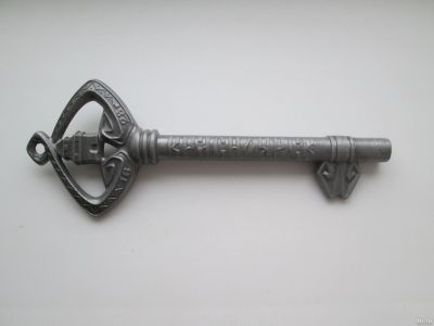 Лот: 13360632. Фото: 1. Ключ-сувенир "Красноярск". Фигурки, статуэтки