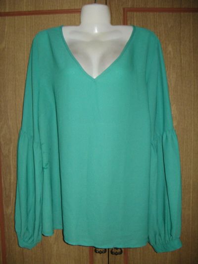Лот: 17848672. Фото: 1. фирменная блузка изумрудного цвета... Блузы, рубашки