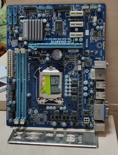 Лот: 20261808. Фото: 1. Мат. плата Gigabyte GA-H61M-D2-B3... Материнские платы
