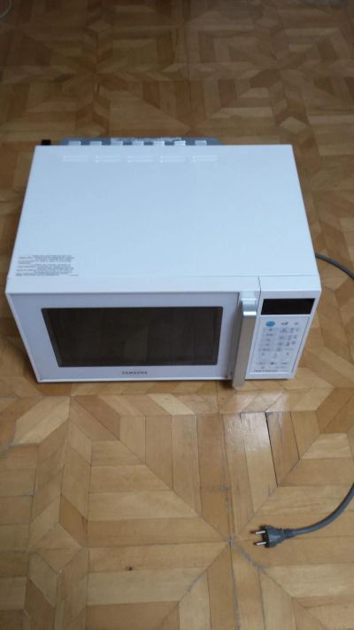 Лот: 10346815. Фото: 1. Микроволновая печь Samsung CE1110R. Микроволновки, мини-печи