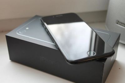 Лот: 11114834. Фото: 1. apple Iphone 7 128 gb (черный... Смартфоны