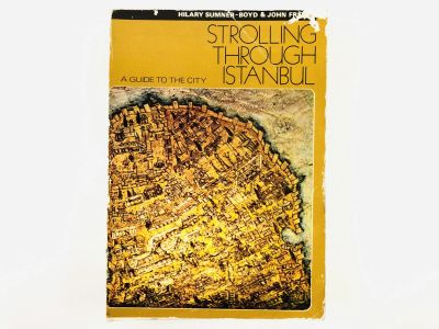 Лот: 23277726. Фото: 1. Strolling Through Istanbul: a... Другое (литература, книги)