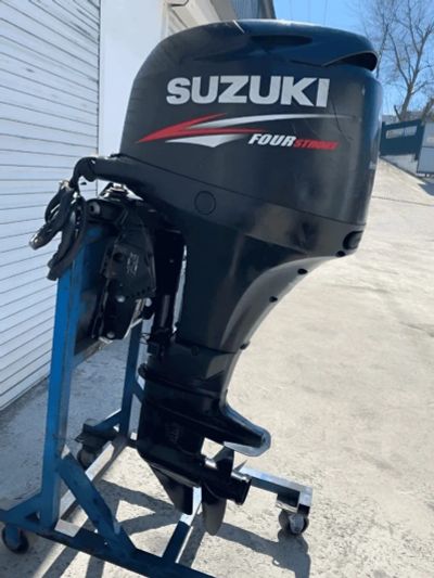 Лот: 25362803. Фото: 1. 4x-тактный лодочный мотор SUZUKI... Лодочные моторы
