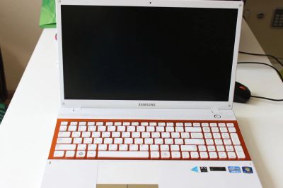 Лот: 4079788. Фото: 1. Samsung 300V5A-S1A Золотистый... Ноутбуки