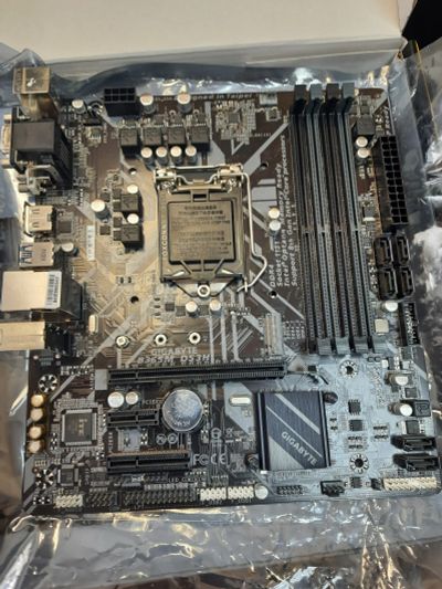 Лот: 18960287. Фото: 1. Материнская плата Gigabyte B365M... Материнские платы