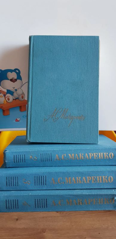 Лот: 17695680. Фото: 1. А.С.Макаренко. 4 тома. Художественная