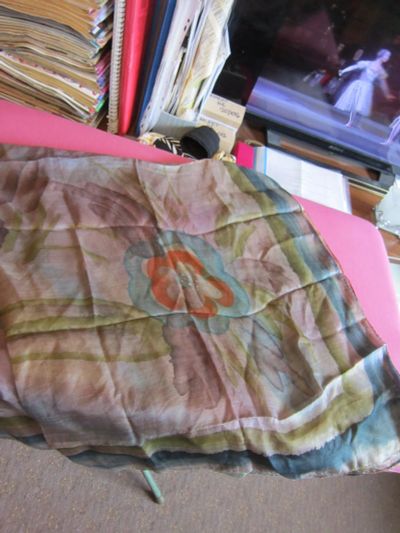 Лот: 19469471. Фото: 1. платок, шелк, ручн. роспись. Шарфы, платки