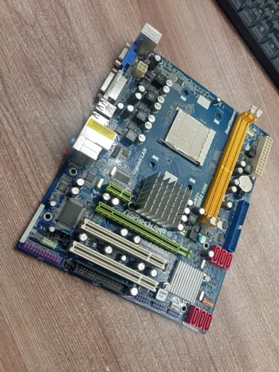 Лот: 20260363. Фото: 1. Материнская плата ASRock AM2... Материнские платы