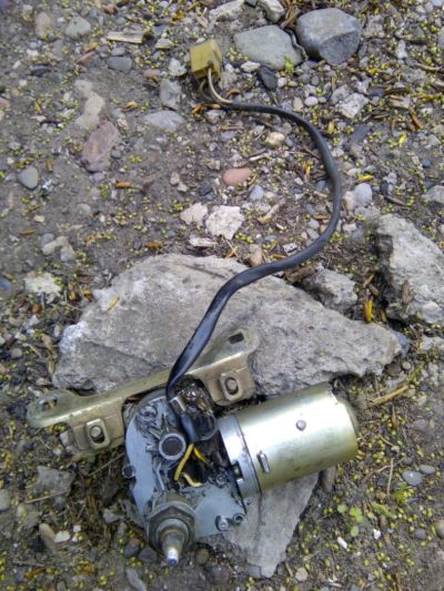 Лот: 9662152. Фото: 1. Моторчик заднего стеклоочистителя... Другое (автозапчасти)