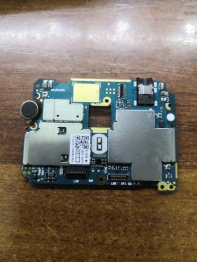 Лот: 17048788. Фото: 1. Основная плата Meizu M5c M710H. Микросхемы и платы