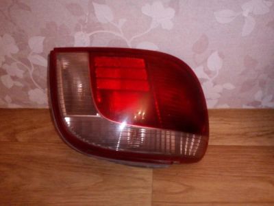 Лот: 11152667. Фото: 1. Задняя правая фара Toyota Vitz... Оптика и освещение