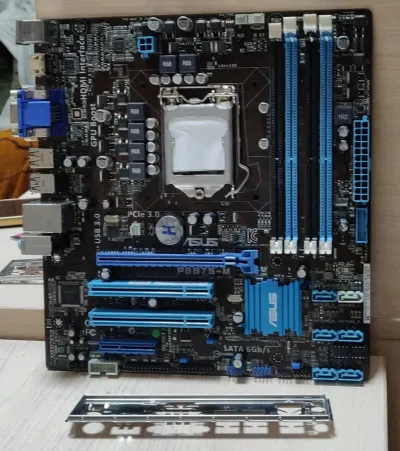 Лот: 22172834. Фото: 1. Мат. плата ASUS P8B75-M LE/mATX... Материнские платы