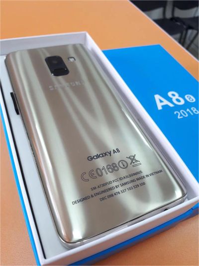 Лот: 11510708. Фото: 1. Samsung А8 2018 Золотой. Смартфоны