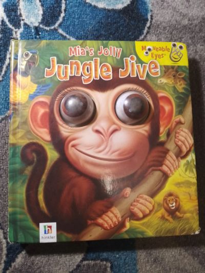 Лот: 25650937. Фото: 1. Mia's Jolly Jungle Jive книжка... Досуг и творчество