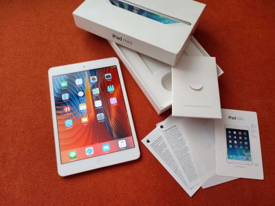 Лот: 19905984. Фото: 1. iPad mini 16 Gb Silver WiFi [коробка... Планшеты