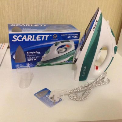 Лот: 5846606. Фото: 1. Утюг новый Scarlett. Утюги, парогенераторы, отпариватели