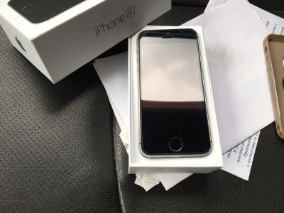 Лот: 12105992. Фото: 1. iPhone se 32 gb. Space gray. Смартфоны