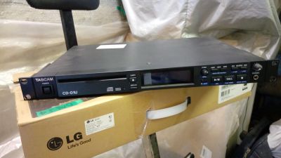Лот: 19250915. Фото: 1. Tascam CD-01U профессиональный... Плееры