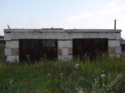 Лот: 549832. Фото: 1. Блоки, плиты, кирпич и двое железных... Блоки, кирпич, брусчатка