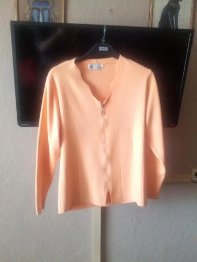 Лот: 5880023. Фото: 1. Кофта на замке 46-48. Пиджаки, жакеты, жилеты