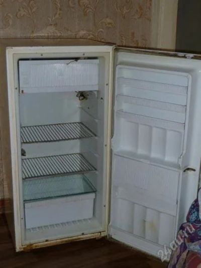 Лот: 2028061. Фото: 1. холодильник бирюса срочно!!!. Холодильники, морозильные камеры