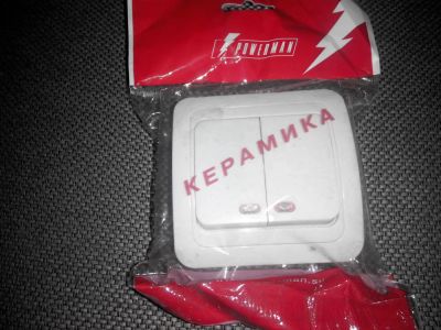 Лот: 6804555. Фото: 1. Выключатель двухклавишный с индикацией... Электроустановочные изделия