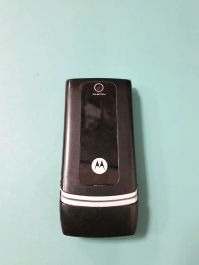 Лот: 11068636. Фото: 1. Сотовый телефон Motorola W375... Кнопочные мобильные телефоны