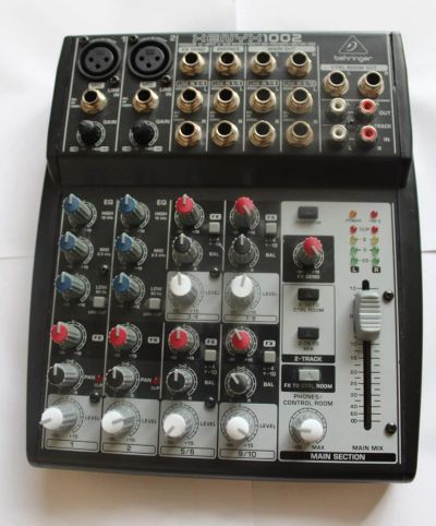 Лот: 7174302. Фото: 1. Микшерный пульт Behringer XENYX... Микшеры, предусилители, микрофонные эффекты