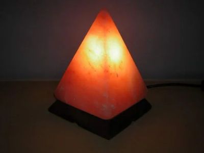Лот: 9083499. Фото: 1. Солевая лампа Пирамида (соляная... Настольные лампы и светильники
