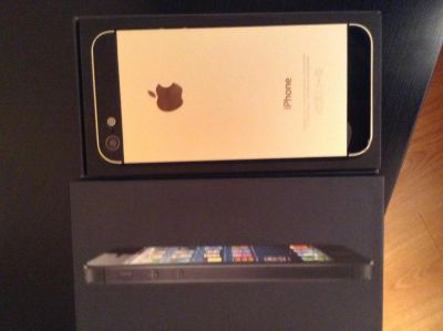 Лот: 4745435. Фото: 1. IPhone 5 золото на 32 гб. Смартфоны