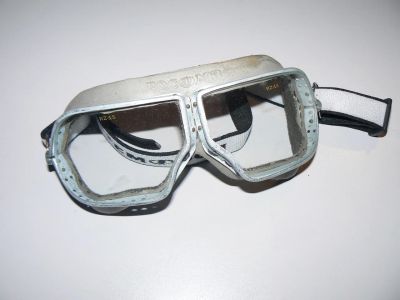 Лот: 11748484. Фото: 1. Защитные закрытые очки с прямой... Очки, каски, защитные приспособления