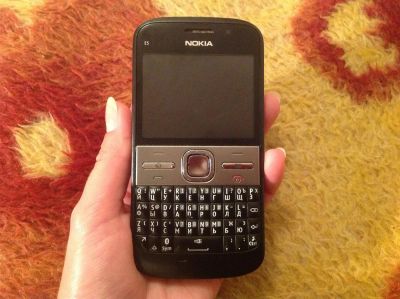 Лот: 3156353. Фото: 1. Nokia E5 в хорошем состоянии!. Кнопочные мобильные телефоны