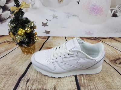 Лот: 10786286. Фото: 1. Кроссовки женские Reebok Classic... Кеды, кроссовки, слипоны