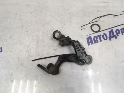 Лот: 21710017. Фото: 1. кронштейн двери Ford Focus CB4. Кузов