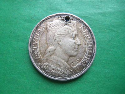 Лот: 22836633. Фото: 1. Латвия 5 лат 1932 г.,24,77 гр... Страны СНГ и Балтии