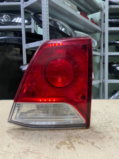 Лот: 25640144. Фото: 1. Задний (R) фонарь Toyota Land... Оптика и освещение