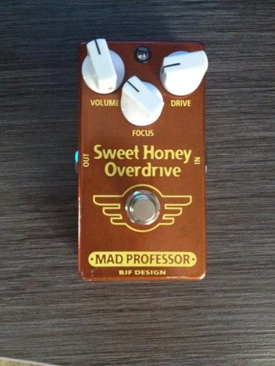 Лот: 4216056. Фото: 1. Mad Professor Sweet Honey Overdrive. Гитарные эффекты и комбоусилители
