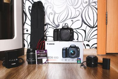 Лот: 6019643. Фото: 1. Canon EOS 60D kit 18-55mm f/3... Цифровые зеркальные