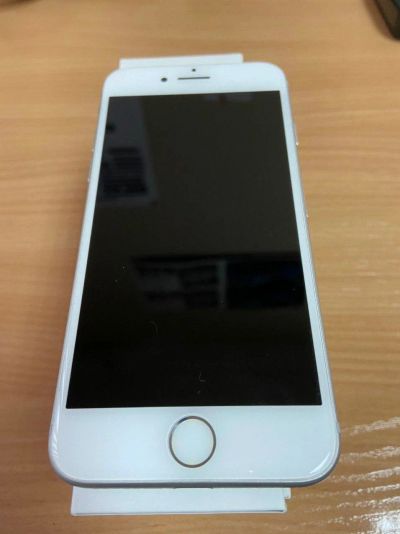 Лот: 15199243. Фото: 1. iPhone 7, 32 Gb, silver. Смартфоны