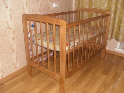 Лот: 2477610. Фото: 1. Детская кроватка с матрасом. Детские кровати и кроватки