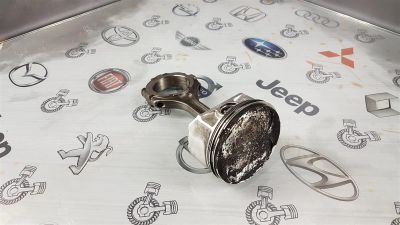 Лот: 23591321. Фото: 1. Поршень с шатуном Infiniti G35... Двигатель и элементы двигателя