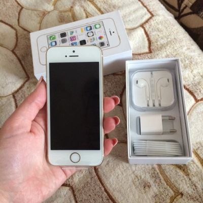 Лот: 7702962. Фото: 1. Продам iPhone 5s gold, 16 gb. Смартфоны