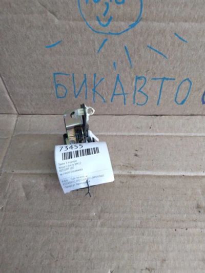 Лот: 21405118. Фото: 1. замок 5-й двери Nissan Liberty... Двигатель и элементы двигателя