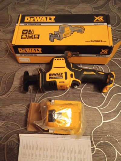 Лот: 20844702. Фото: 1. Пила сабельная DeWalt 12Вольт... Электроинструмент