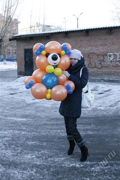 Лот: 2464350. Фото: 1. Большой оранжевый мишка из воздушных... Воздушные шары