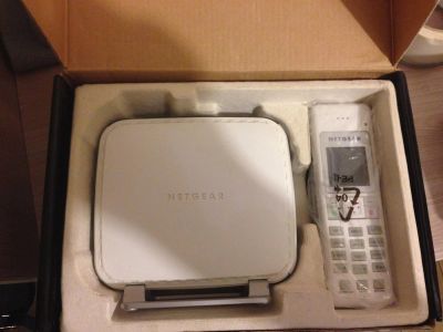 Лот: 3302611. Фото: 1. Netgear SPH200 + доп. трубка SPH150. SIP, Видео-телефоны