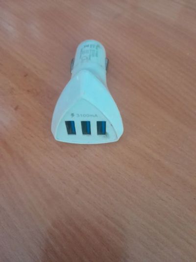 Лот: 20413628. Фото: 1. адаптер с прикуривателя на usb. Зарядные устройства, блоки питания, адаптеры сетевые для смартфонов